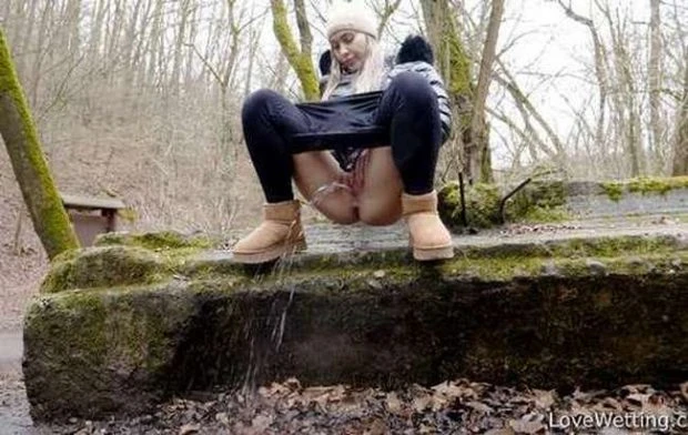 Naomi Bennet – Pissing scene 17 2025 [Рeeing, Peeing Lesbians | UltraHD/4K] (MPEG-4/245 MB)