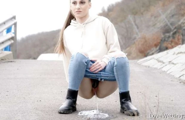 Nicole Sweet in Video - Pissing scene 7 2025 [Enema, Public Pissing | UltraHD/4K] (MPEG-4/336 MB)