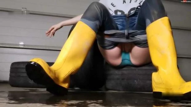 freakart in Video - Well, now back into those jeans 2025 [Pussy Wash, Uniform Sex | FullHD] (MPEG-4/117 MB)