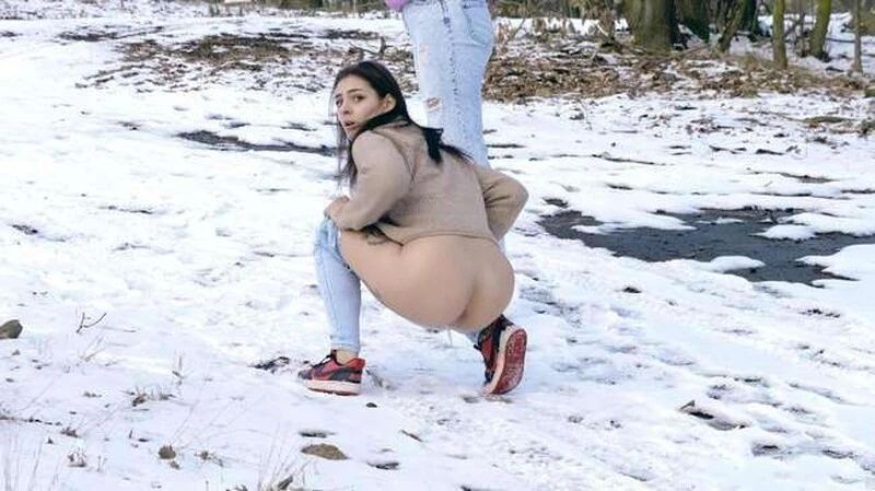 Alexa Throat in Video - Piss stop 2026 [Shaved Pussy, Spycam | UltraHD/4K] (MPEG-4/335 MB)