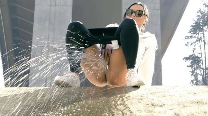 Daphne in Video - Pissing scene 2 2026 [Amateur, Hidden Cam | UltraHD/4K] (MPEG-4/252 MB)