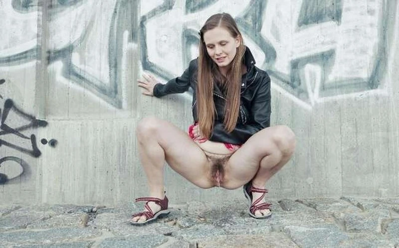 Riddy in Video - Pissing scene 4 2026 [Submissive, Peeing | UltraHD/4K] (MPEG-4/160 MB)