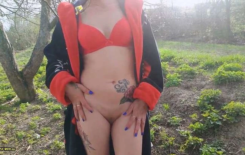 DirtyLubov in Video - Pissing in a bathrobe 2026 [Lingerie, Pleasure Urine | FullHD] (MPEG-4/113 MB)