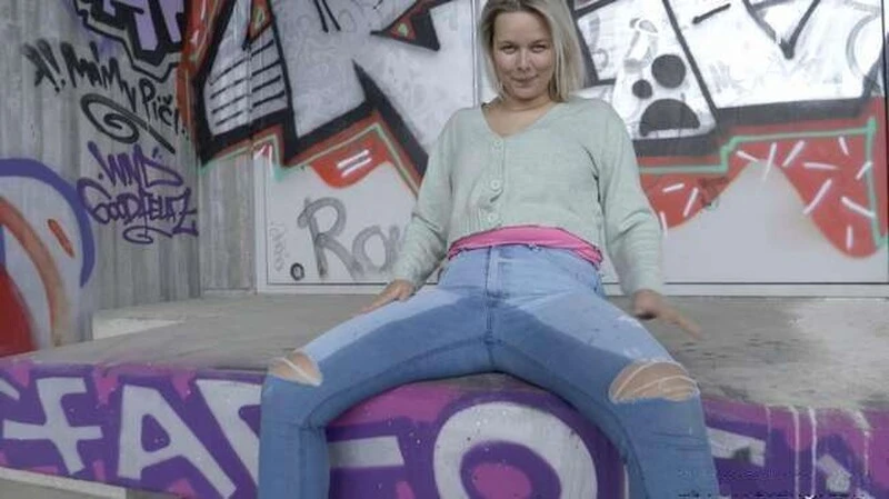 Nikki in Video - Pissing wetting jeans 2026 [Comshot, Dirty Urine | UltraHD/4K] (MPEG-4/281 MB)