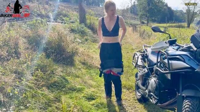 Bikergirl_97 in Video - Hot mini piss on motorcycle tour 2026 [Pissing In Glass, Pissing | FullHD] (MPEG-4/91.3 MB)