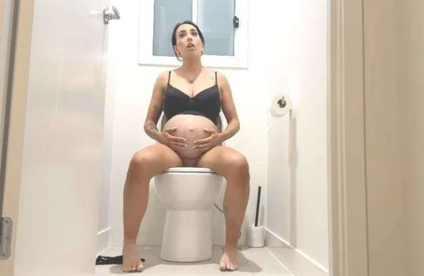 Aysha Paige in Video - Desperate To Pee 2026 [Рeeing, Peeing Lesbians | UltraHD/4K] (MPEG-4/1.56 GB)