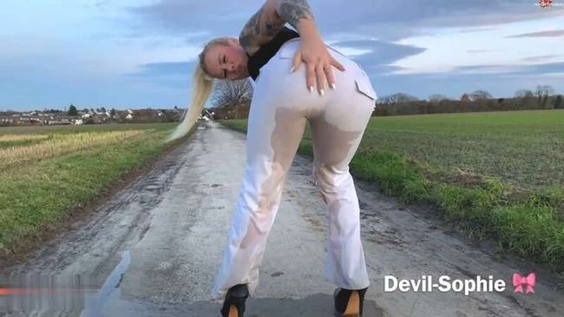 SteffiBlond in Video - Publicly peed her pants – She deserves to be dragged through the dirt 2026 [Amateur, Hidden Cam | FullHD] (MPEG-4/73.0 MB)