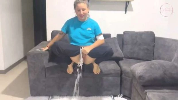 Monita-Caliente in Video - I secretly pee in the living room at night 2026 [Piss In Glass, Casting | FullHD] (MPEG-4/10.3 MB)