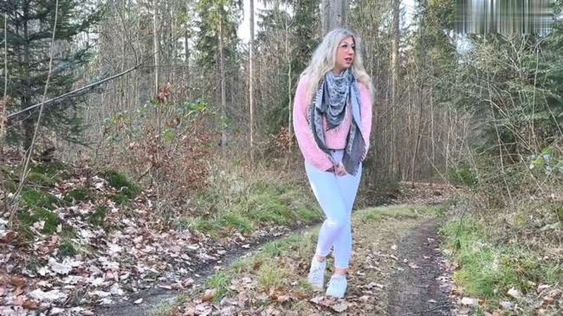TamyTiger in Video - Outdoor public urination in the woods – I couldn’t hold it anymore 2026 [Piss Fetish, Lesbian Pissing Girls | FullHD] (MPEG-4/100 MB)