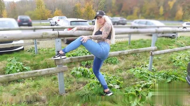 Steffiblond in Video - Cheeky Girl – Pisses Wet and Hot in Her Jeans 2026 [Pee, Trimmed Pussy | FullHD] (MPEG-4/108 MB)