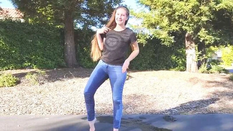 XXSmiley in Video - Pee On The Street 2026 [Pussy Licking, Wet Toy | HD] (MPEG-4/161 MB)